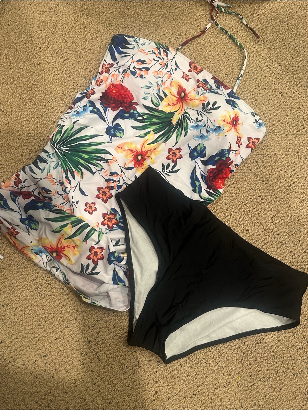 Source Unknown White Floral Bandeau One-Piece with Black Bottom Panel